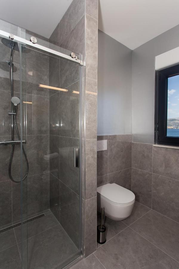 Beachfront House Olbia With Private Parking Trogir Buitenkant foto