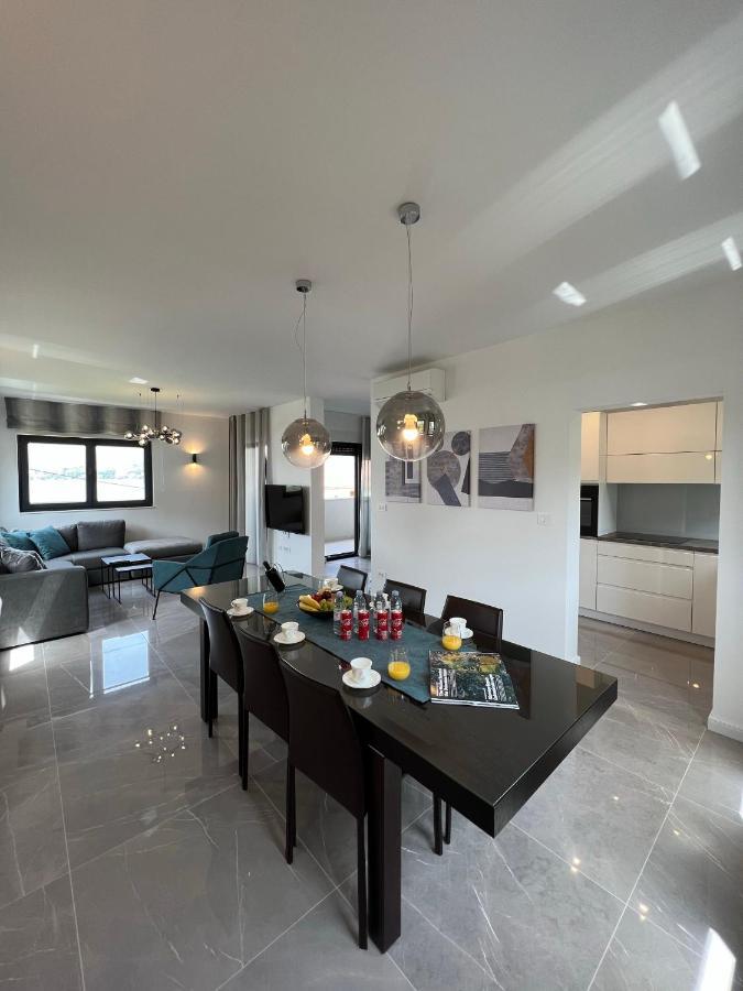 Beachfront House Olbia With Private Parking Trogir Buitenkant foto